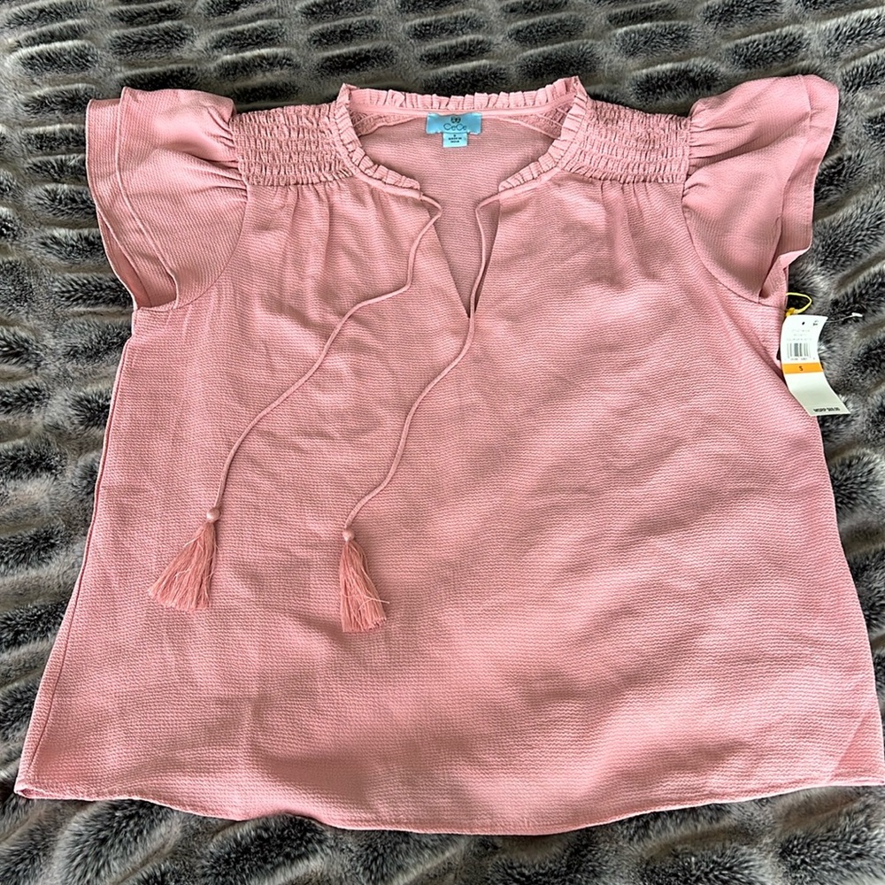 NWT Women’s CeCe Flutter Sleeve Top